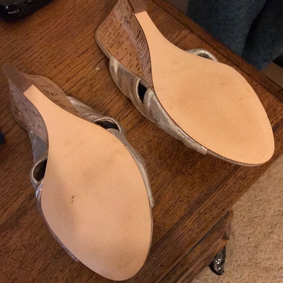 ❌SOLD❌Fabulous shiny silver wedges - Picture 4 of 4